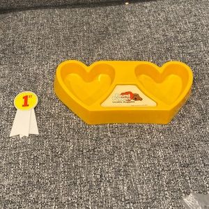 1986 Pound Puppies Food Dish and 1st place ribbon.  Box Vintage- Hard to find
